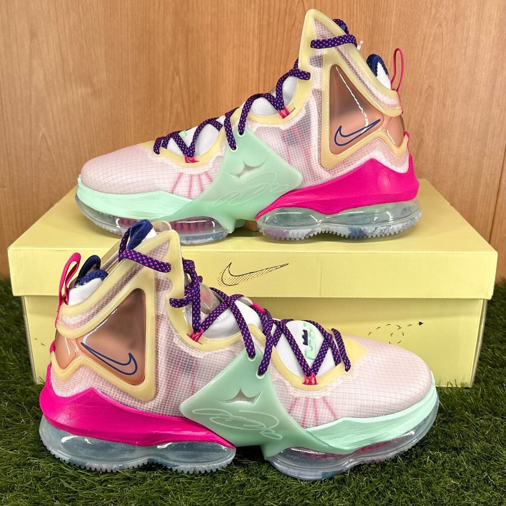 Nike LeBron 19 Valentine's Day Basketball Shoes DH8459-900 Men's Size 10.5